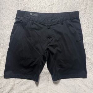 Men's Oakley Tailored Fit Black Golf Shorts Sz 34